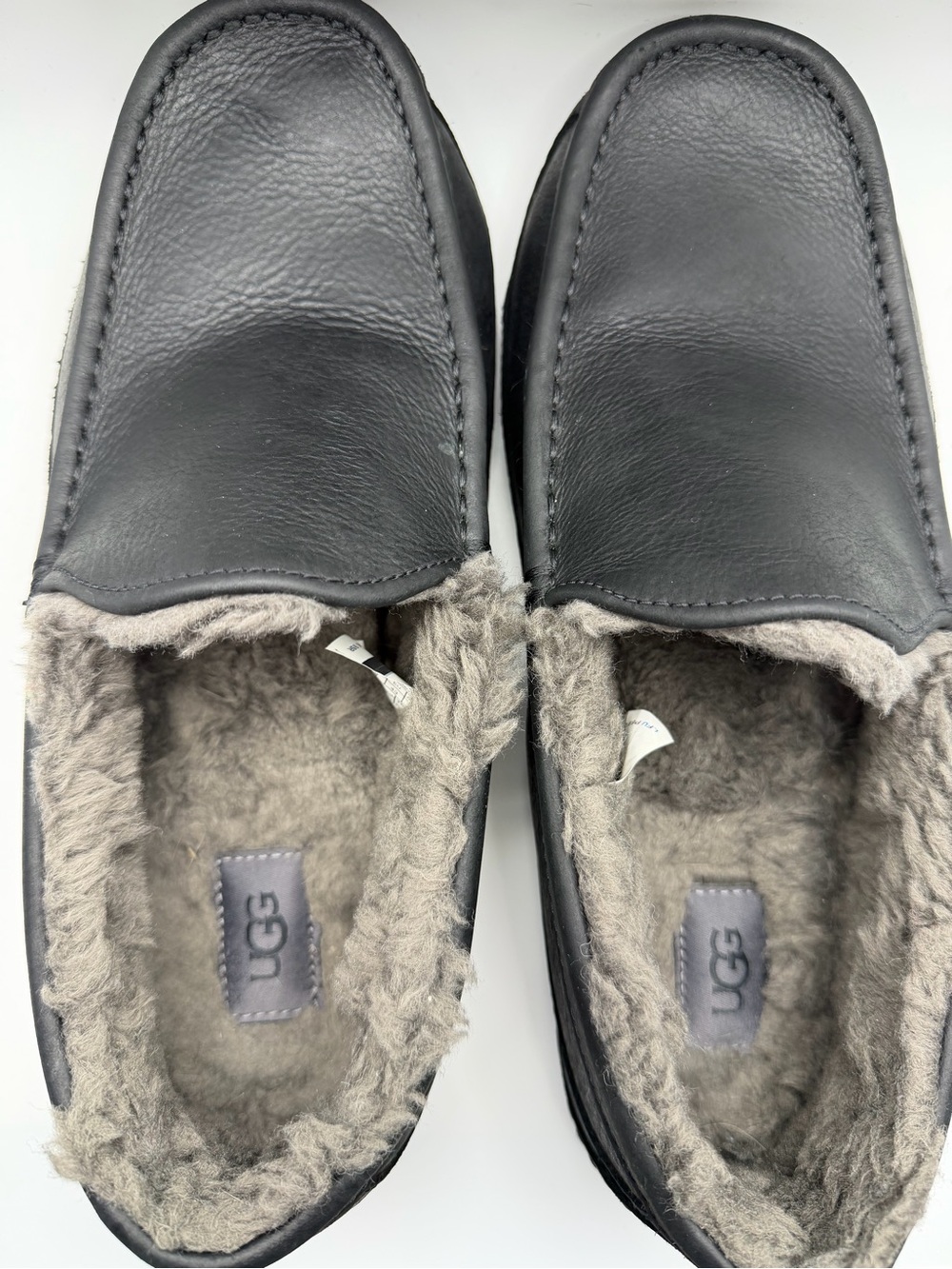UGG Ascot Black Matte Leather Shearling Men's Slippers Size 10